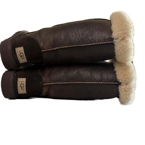 UGG - Picture 3 of 7